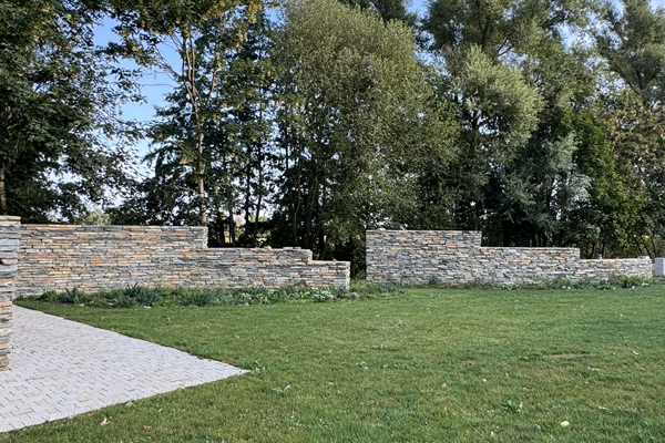 Natursteinwand